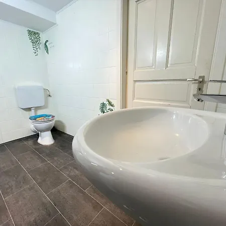 شقة Helles Apartmenthaus Fuer Handwerker Und Monteuere - Hm