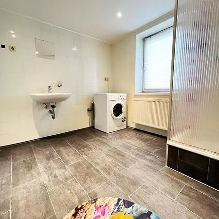 Helles Apartmenthaus Fuer Handwerker Und Monteuere - Hm شقة *